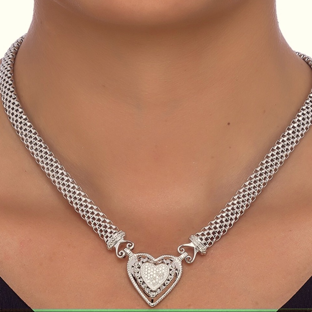 Diamond Mesh Heart Necklace in Sterling Silver. NWOT.
